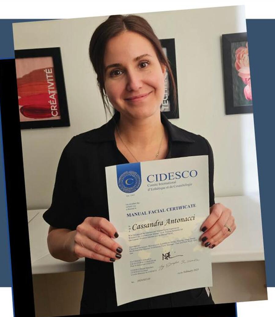 Cassandra Antonacci avec son certificat CIDESCO