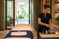 Esthéticienne dans le spa d’un hôtel de luxe